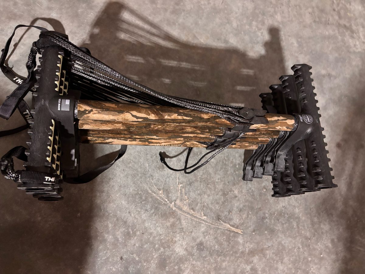Saddle hunting climbing sticks with rope aiders